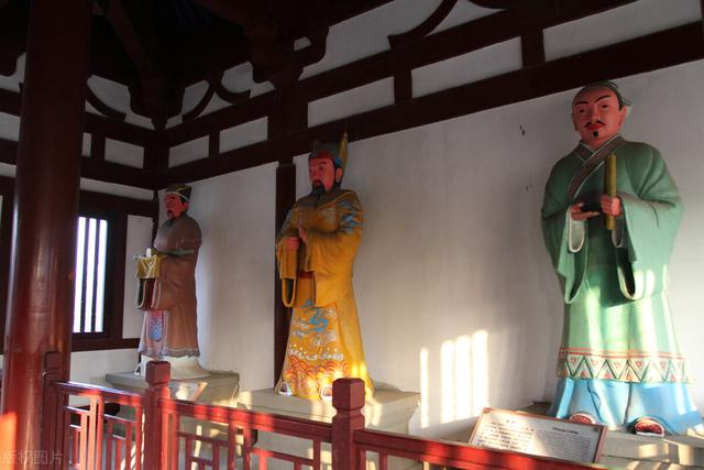 电视剧里钻裤裆:韩信能在乡村恶汉前受胯下之辱，为何不能在皇帝刘邦前伏低做小？