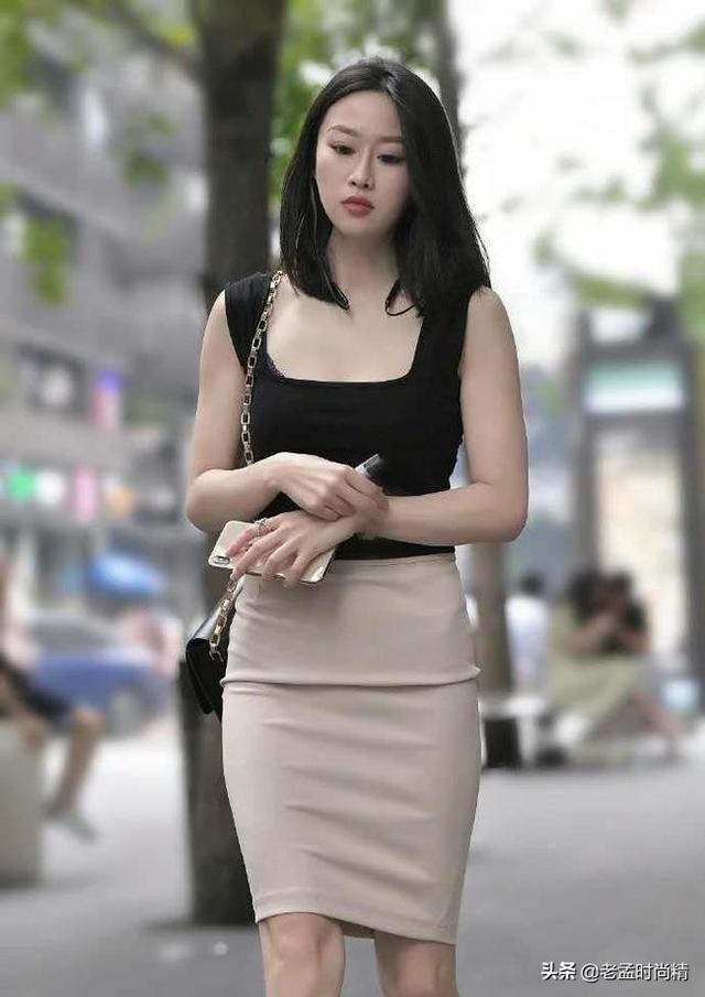 中年妇女如何穿搭比较<a href=https://maguai.com/list/50-0-0.html target=_blank class=infotextkey><a href=https://maguai.com/list/50-0-0.html target=_blank class=infotextkey>时尚</a></a>有气质(怎样穿衣打扮才有气质)