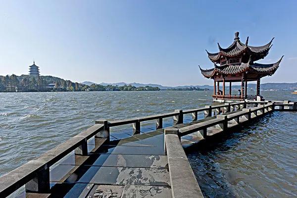 镇塔之宝灵异事件:为何要修建雷峰塔？雷峰塔下有没有埋藏宝贝？