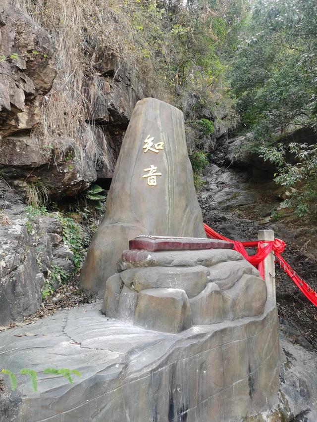 请问现在年轻人都是做什么副业赚钱的？