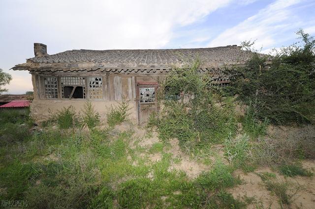 東北地區西北地區房子建的更加馬馬虎虎了,他們很多農村只建了一層的