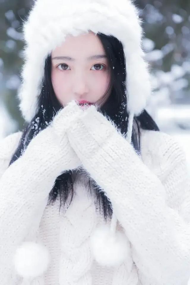 怎么样才能描写“雪”原创一首深情的诗,诗体不限,挥毫泼墨？