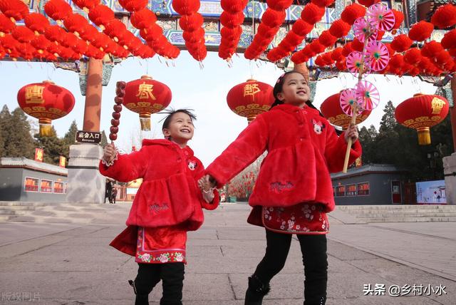 晚上不要穿红衣服，常听老人说“小孩的衣服晚上不能晾外边”是怎么回事