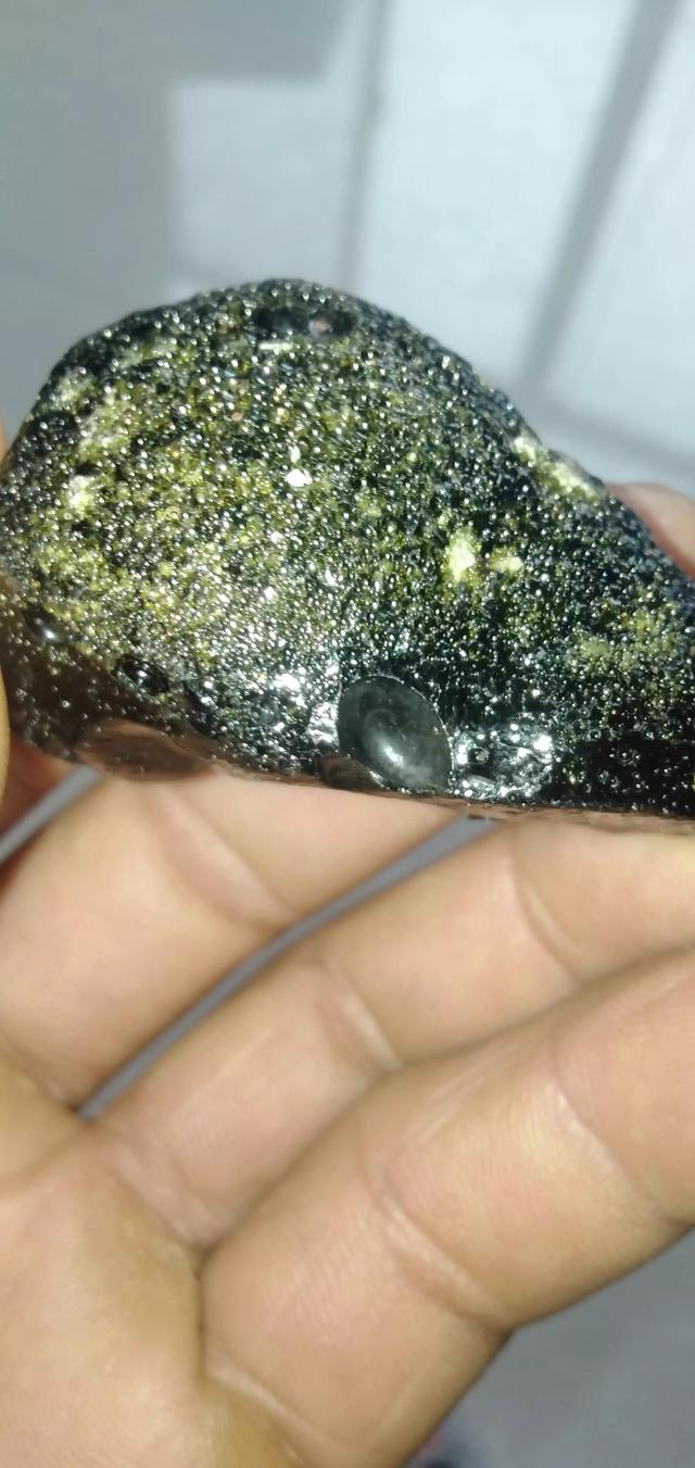 其他网友回答:石英脉型金矿与石英密切相关的说法是没问题,但不能说