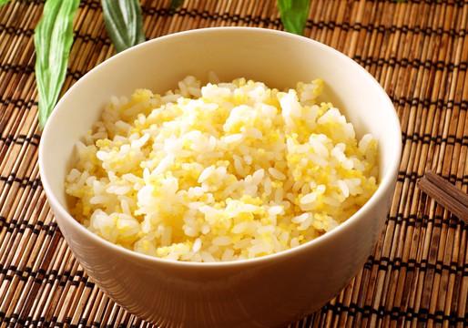 长期吃小米和大米一起蒸的饭，会不会对胃不好呢？插图2