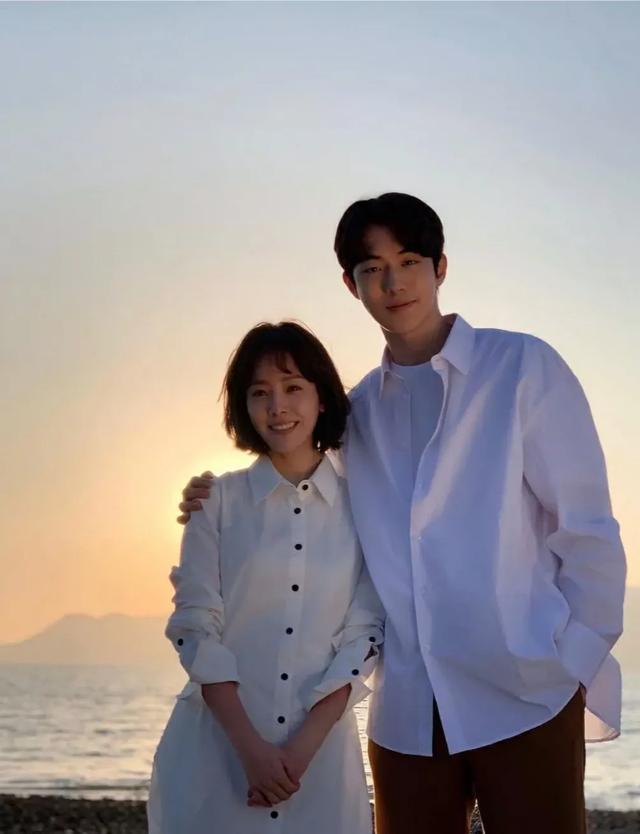 韩智敏:最近有什么爆款的韩剧美剧吗？