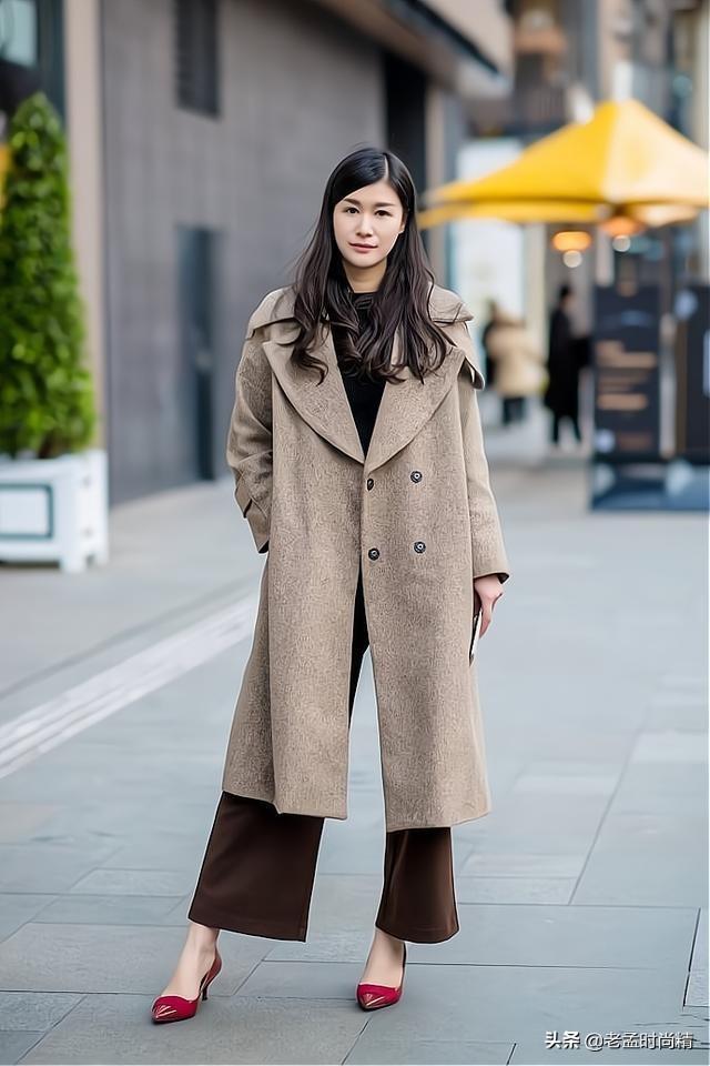 风衣搭配什么样的裤子比较好看