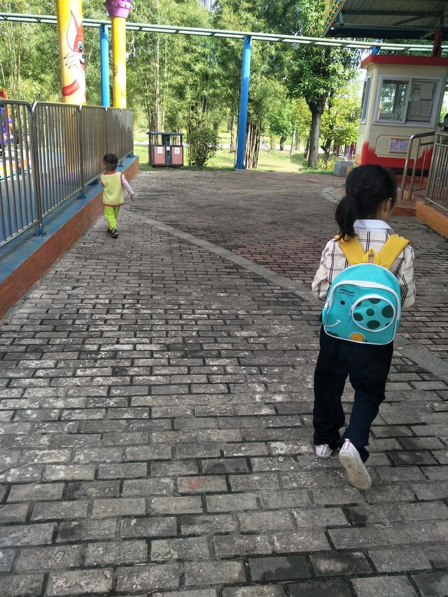 人到中年后才发现，早点生孩子和晚点生孩子差别很大，你怎么看？插图35