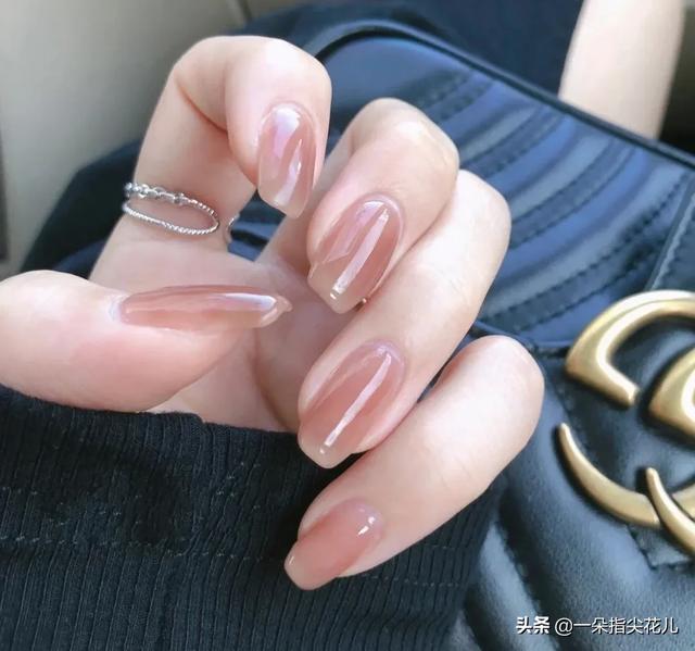 皮肤黑做什么指甲显白?-育儿网