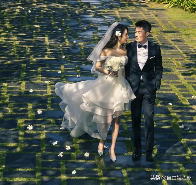 林心如的老公结婚照:娱乐圈中哪一对的结婚照是你最喜欢的呢。 ​​​​