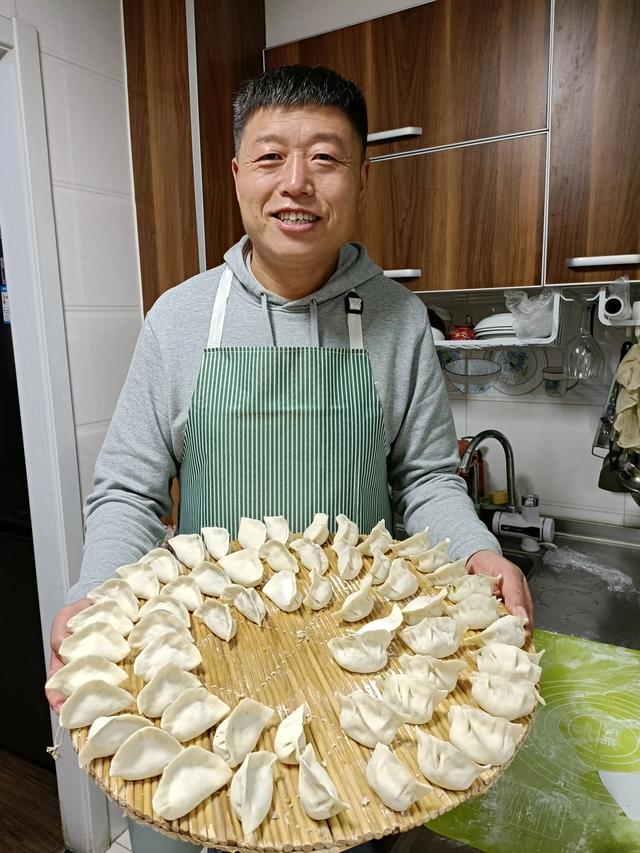 晚上想在夜市摆摊,请各位大神指点一下,卖点什么呢？