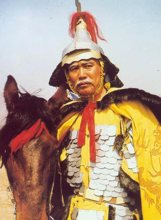 以夷制夷,派王搞部落杀害了努尔哈赤的爷爷觉昌安,和他的父亲塔克世为