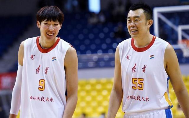 韩德军:辽宁男篮内线告急，韩德君状态下滑严重，周琦能否回归接班大韩？