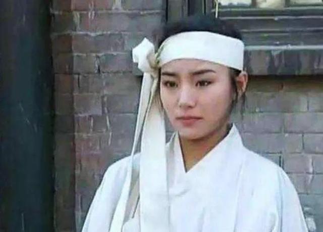 古代女子动辄卖身葬父母。葬父母那么难吗?不就是挖个坑的事吗？