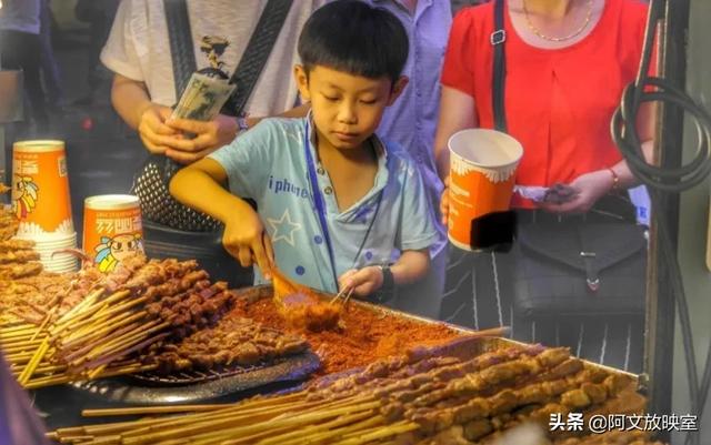 比德文百舟电动汽车，超越李嘉诚！以身价2333亿登顶香港首富，曾毓群何许人也