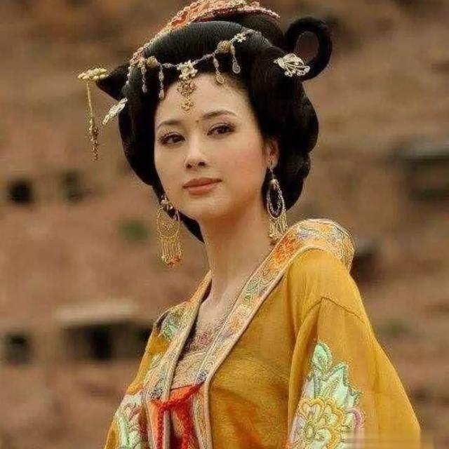 有谁知道杨贵妃是怎么死的吗？死于什么地方？