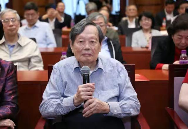 杨振宁:杨振宁迎来百岁生日，他的科学贡献有多大？处在一种什么地位？