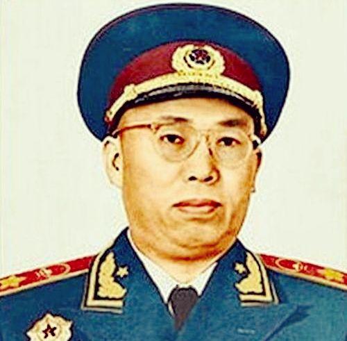 谢富治简历:军队的司令员和政委级别一样吗？