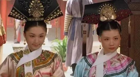 青樱:甄嬛传：青樱为什么歪着脖子？
