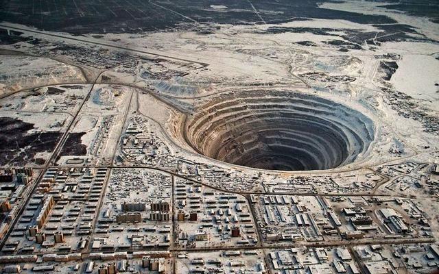 俄罗斯钻石坑:苏联除了挖了地球12262米，还做过什么匪夷所思的事？