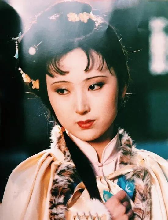 为什么林黛玉能把每个月二两银子活成土豪,随手赏人不眨眼