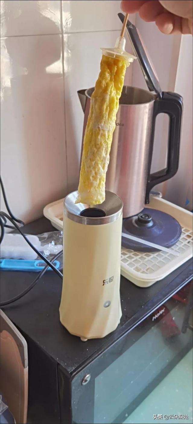 家里放一物绝对没蟑螂:多地出现“擦油烟机”女子，网友说很恐怖，她们真实目的是什么