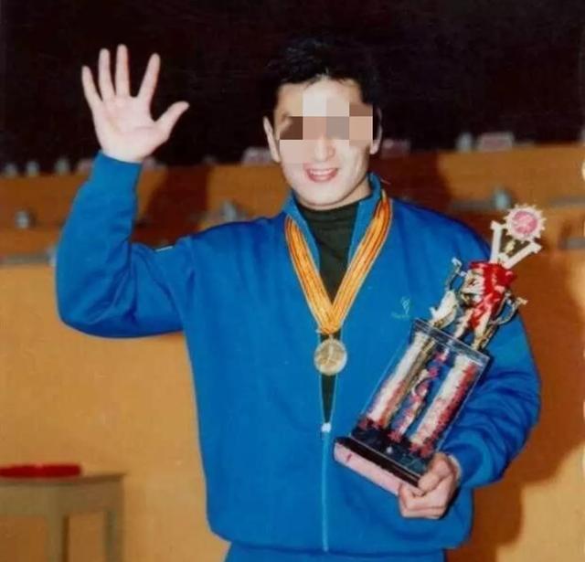 大狼狗打架:一个成年男子打得过狗吗？