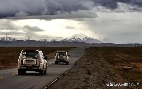川藏线一女对7男的，川藏线上有很多废弃的车，为什么没有人敢拖走，是有什么套路吗