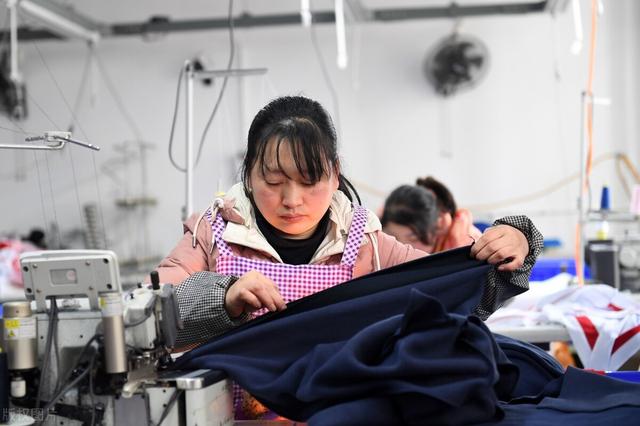 如何讓大家統(tǒng)一買班服,班里要統(tǒng)一買服裝怎么說(圖1) 如何讓大家統(tǒng)一買班服,班里要統(tǒng)一買服裝怎么說(圖1)