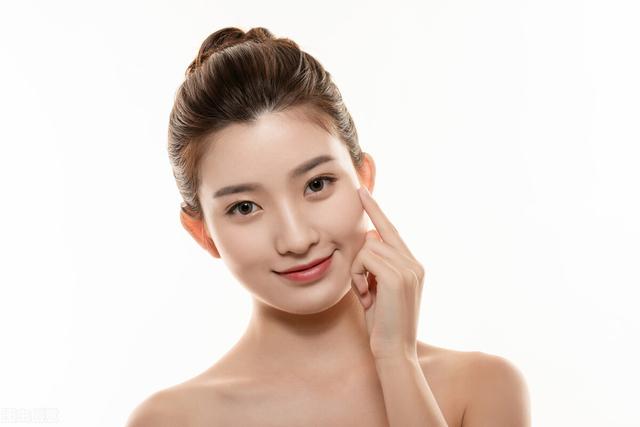 裸体美女图片动态:杨幂爆照晒性感身材，却引发网友冲突，这次她真的错了吗？