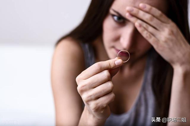 我做女犬的开心日子无弹窗:我是个女硕士，该不该跟专科生在一起？