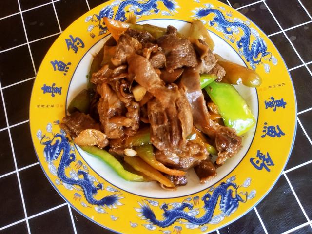 猪獒和驴獒:驴肉比牛羊肉贵，为什么养殖户很少规模化养驴呢？