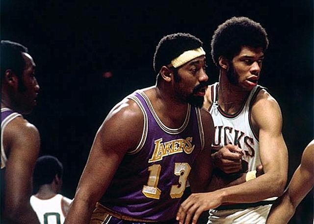 为什么张伯伦的各项得分数据如此惊人，在篮球界中的地位却不及乔丹，同位置相比也不如贾巴尔呢？插图1