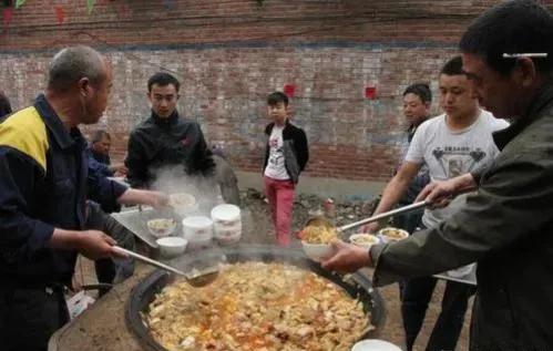 春节必备炸豆泡，七十年代，农村家中招待来客，一般都吃些啥呢