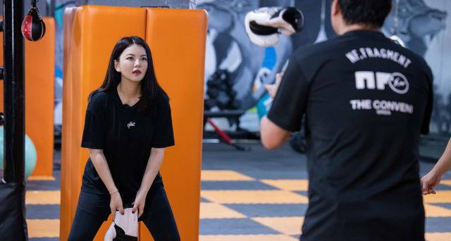 李湘老公:李湘在大S和汪小菲宣布离婚后公开自己离婚是为了不上头条吗