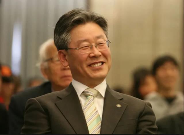 韩剧总统:预测一下，韩国2022年总统选举李在明和尹锡悦谁能当选？