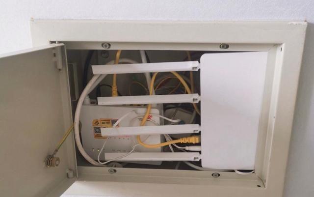 入户的光纤箱在餐厅，想把路由器放到客厅，如何实现客厅电视、卧室电视和宽带的使用？插图14