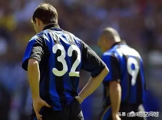 罗纳尔多为什么在巴萨只踢了一年就转回国米了呢？插图104