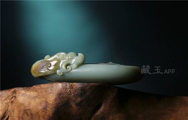 中国玉文化与人的关系,为什么玉器那么贵？不就是一块石头吗？