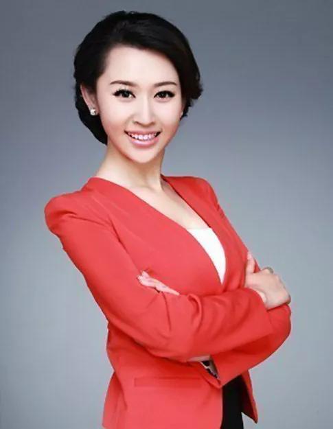 李思思背景:你认为央视春晚中，历届女主持人哪个最漂亮