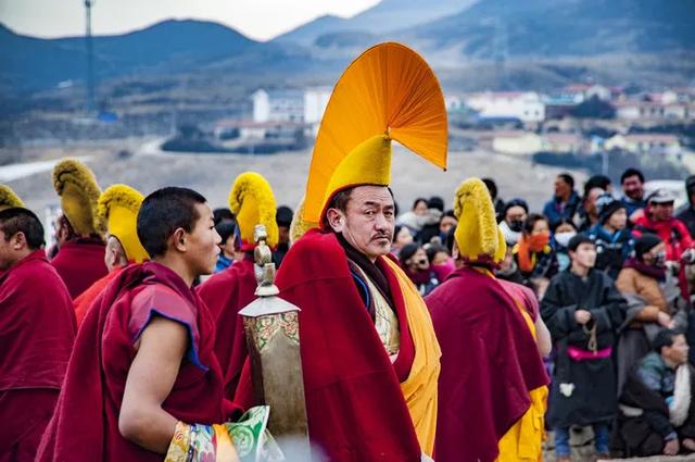 禁止穿衣服的部落，有人说去西藏旅游最好不要穿黄色的衣服，为什么