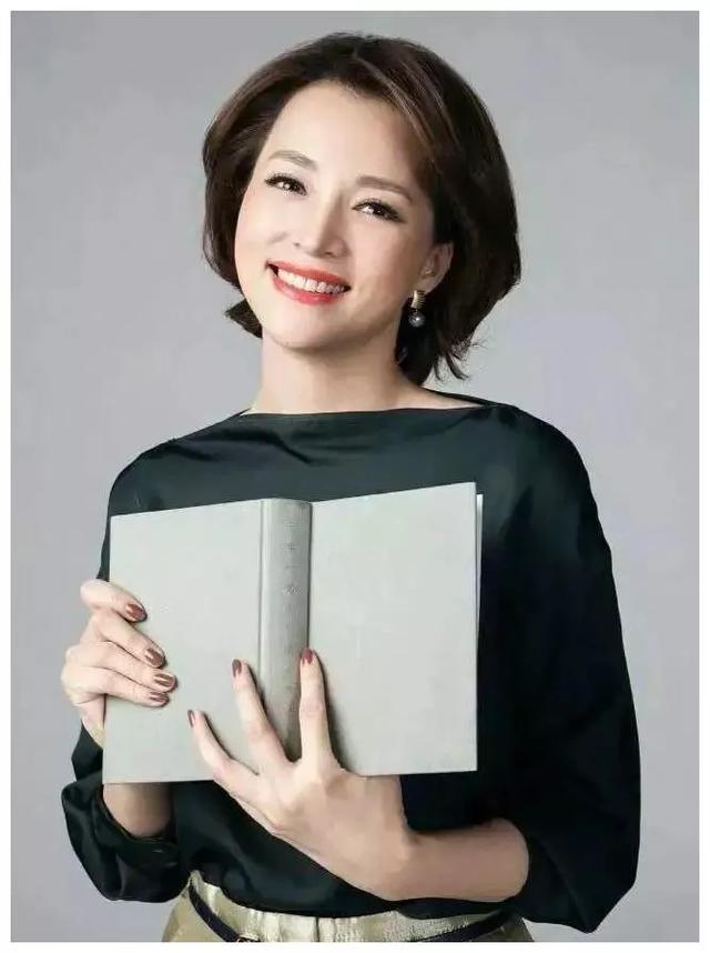 李思思背景:你认为央视春晚中，历届女主持人哪个最漂亮