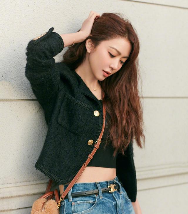 明星与八哥狗图片:为什么有些女演员喜欢养狗？