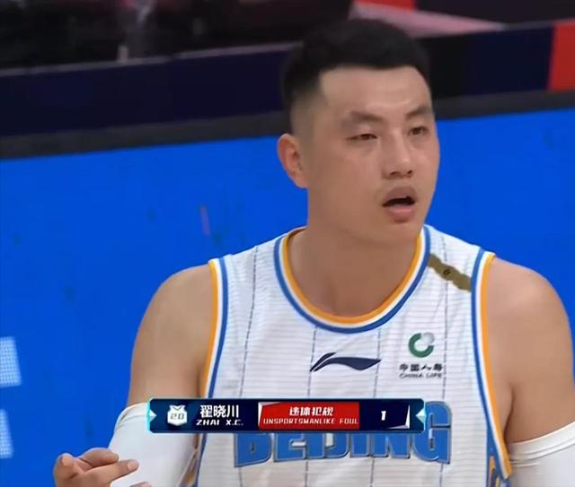 翟小川:郭昊文冲撞雷蒙，翟晓川为什么从替补席冲了上去
