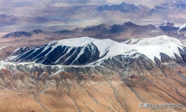 昆仑山市灵异事件:昆仑山螳螂人事件是怎么一回事？螳螂跟人类一样大，会发生什么？
