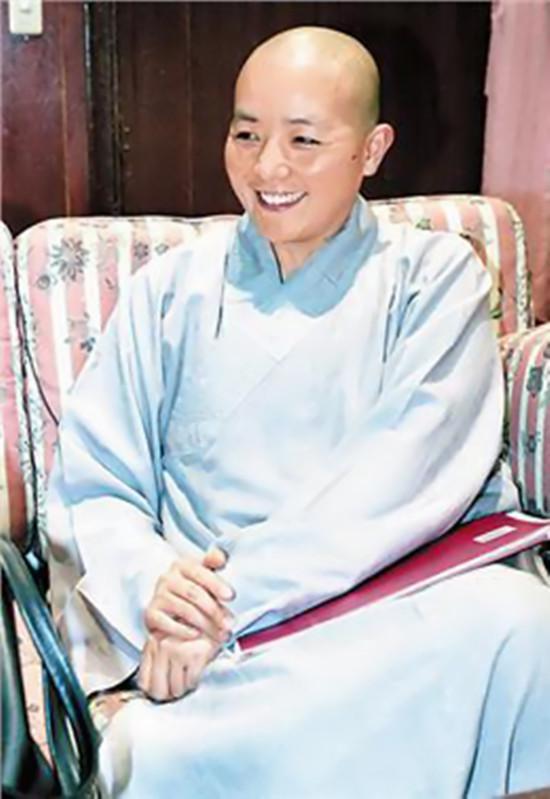 李娜为何出家:著名歌星李娜为什么会出家？