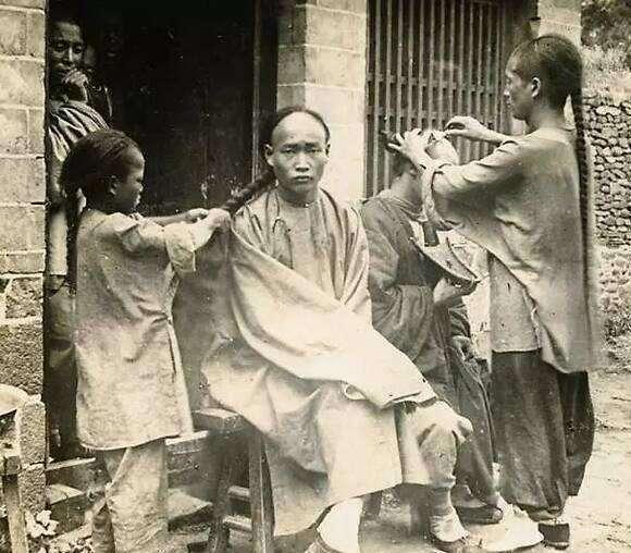 古代人怎么剪指甲视频在线播放:清朝皇帝怎么剃发，他不怕理发师趁机行刺么？