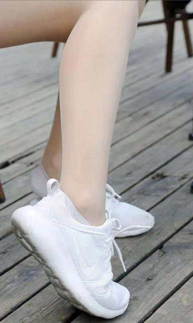 运动鞋搭配连袜裤好看吗,会不会很怪?-百科网