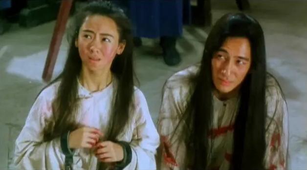 星爷电影《审死官》结局，一家人相聚在墓地，是全家都被杀了吗？插图10