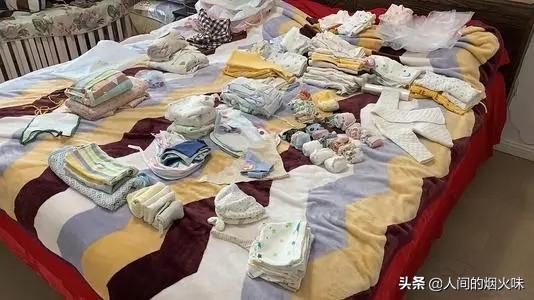 为什么人们在专柜上面买的很贵的衣服，地摊上几十块钱就能买到类似款式的？插图11